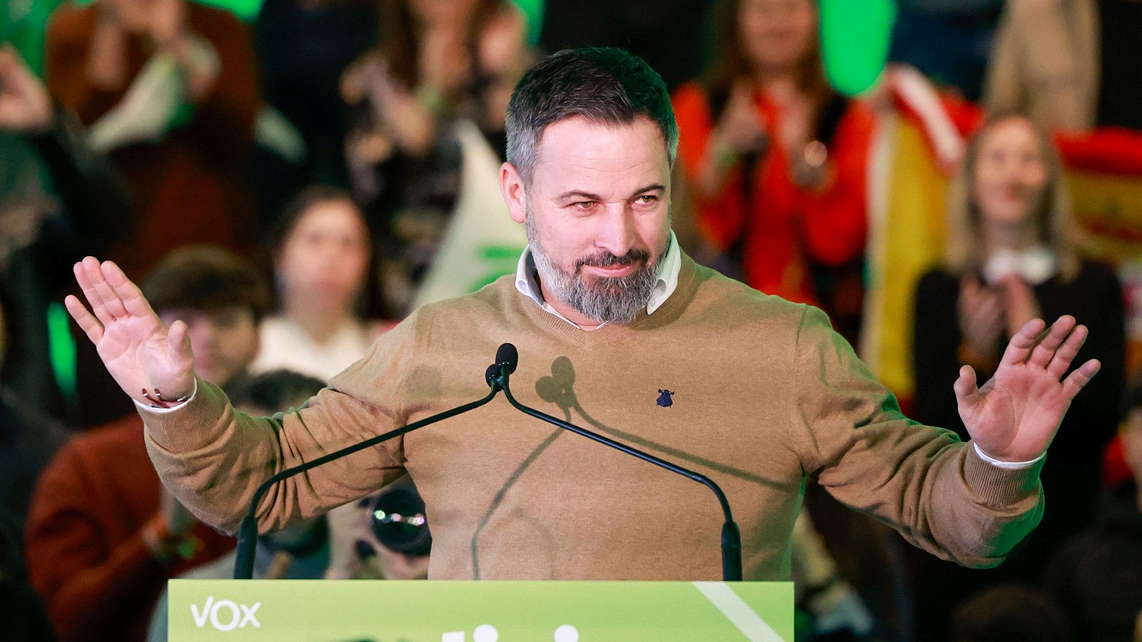 Abascal critica la "gigantesca estafa política" de Feijóo