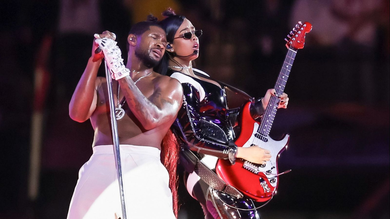 El cantante Usher homenajea a Michael Jackson en la final de la Superbowl