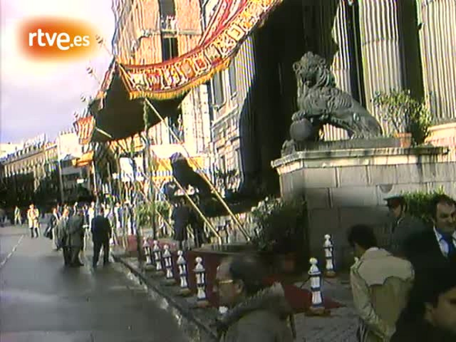 El Rey Don Juan Carlos I sanciona la Constitución española - Archivo Constitución | Ver