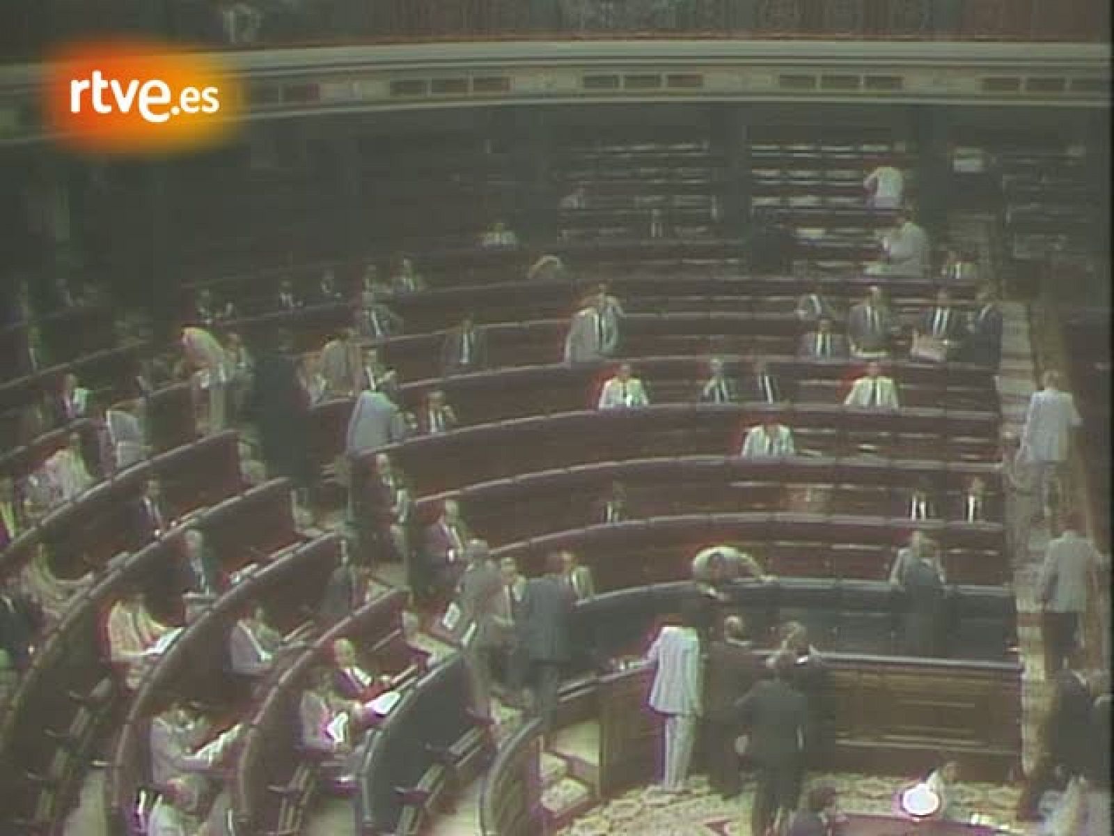 Tribuna del Parlamento - La Constitución en el Congreso. Las autonomías - Archivo Constitución | Ver
