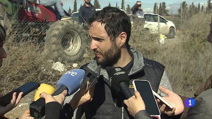 L'Informatiu - Pagesos i ramaders continuen mobilitzant-se: tallada l'A-2 a Soses