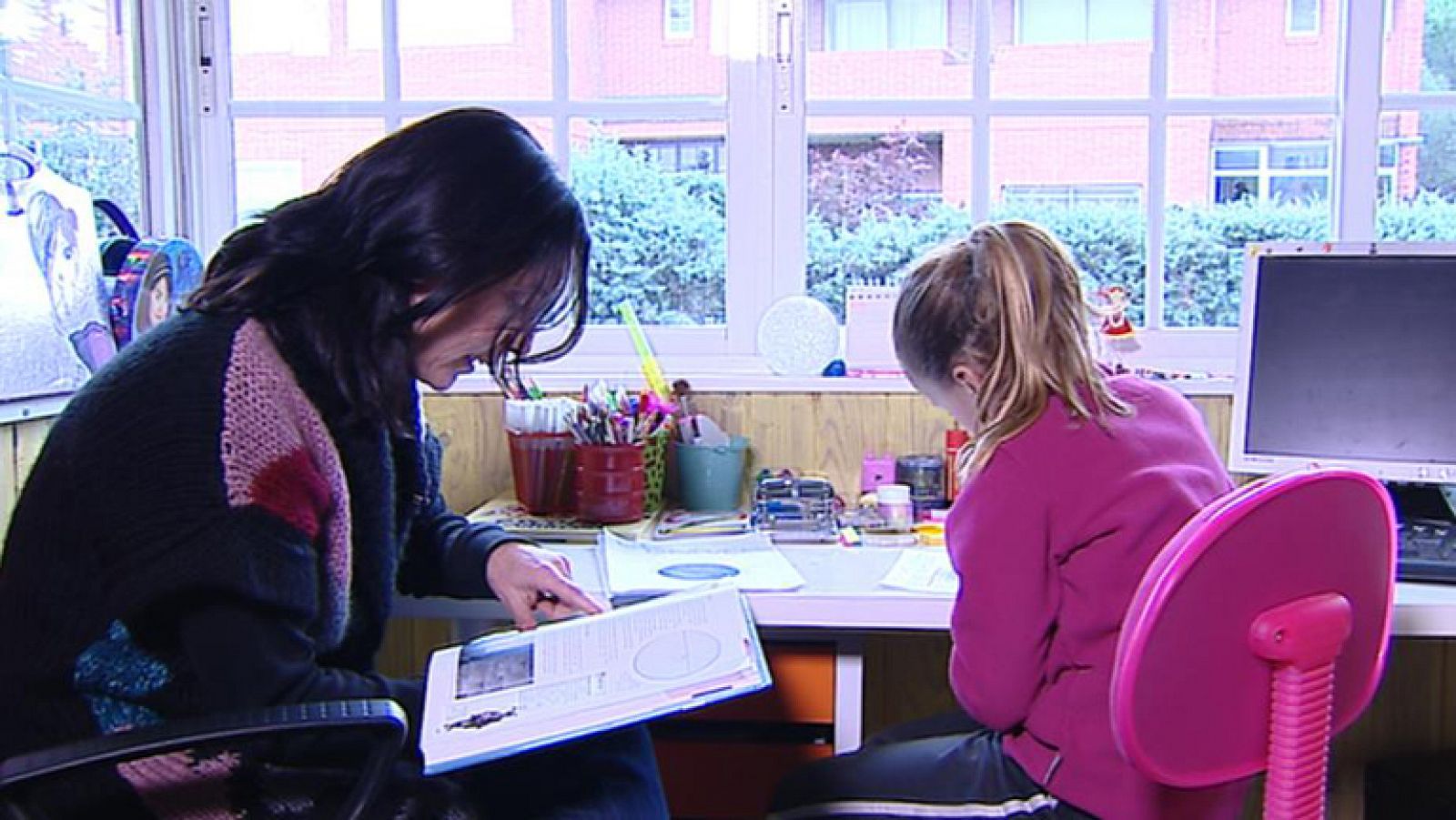 Telediario 1: Educar en casa | RTVE Play