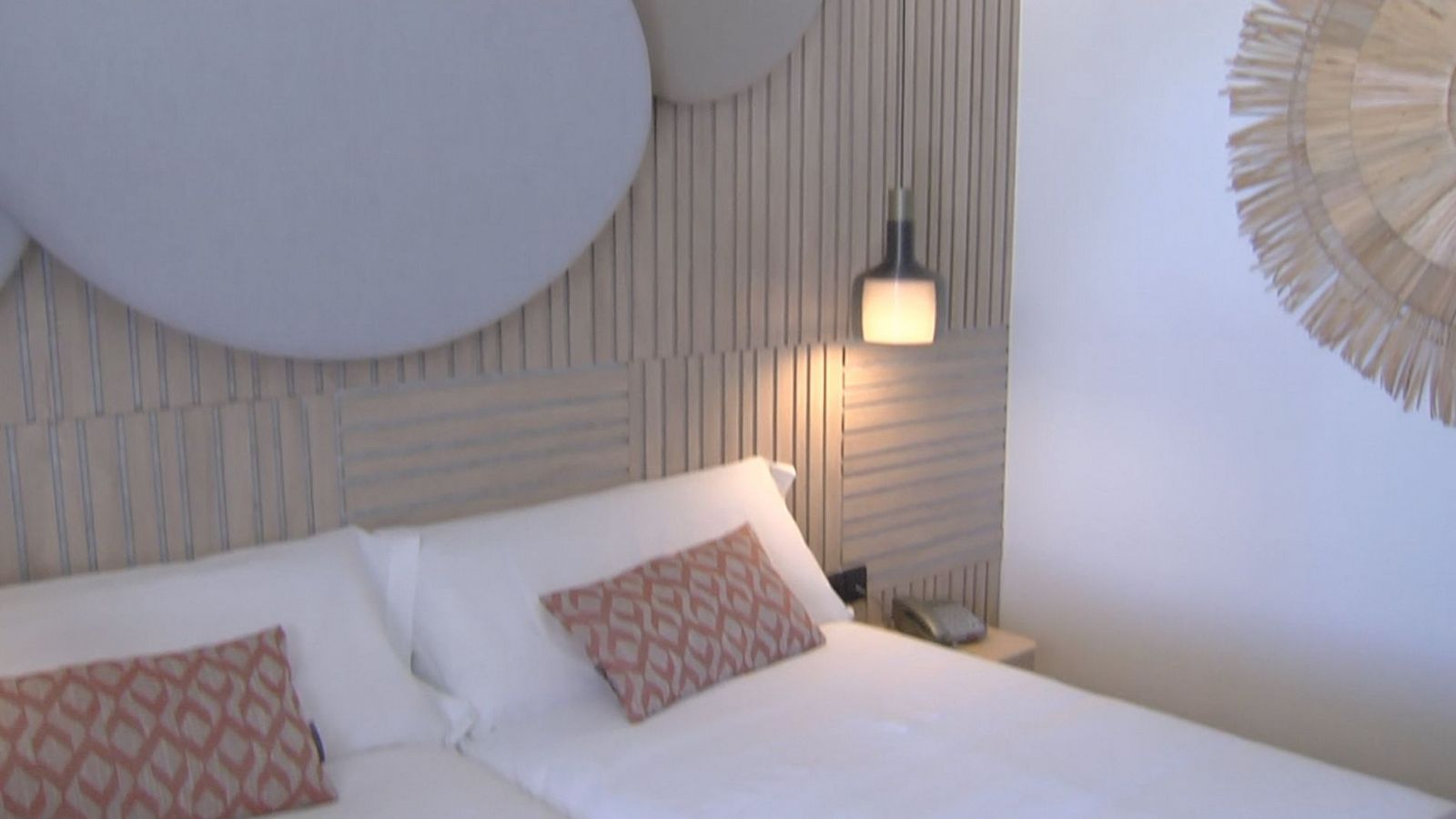 La habitación inteligente: el futuro del turismo en la Comunitat Valenciana - L'informatiu - Comunitat Valenciana | Ver