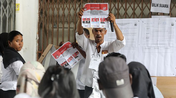 Prabowo encabeza las proyecciones en las elecciones en Indonesia