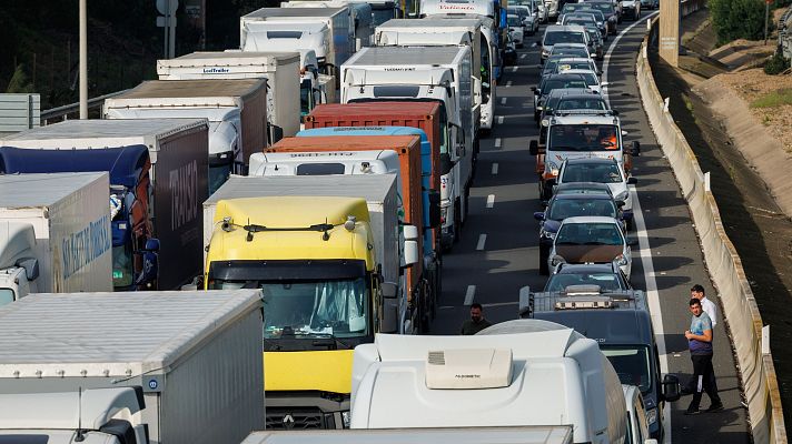 Telediario 1 - Los transportistas, los más afectados por las protestas agrarias, exigen poder circular