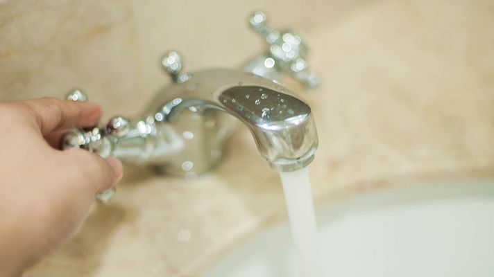 Telediario 1 - Los hoteles catalanes se preparan para una temporada turística marcada por la emergencia por sequía