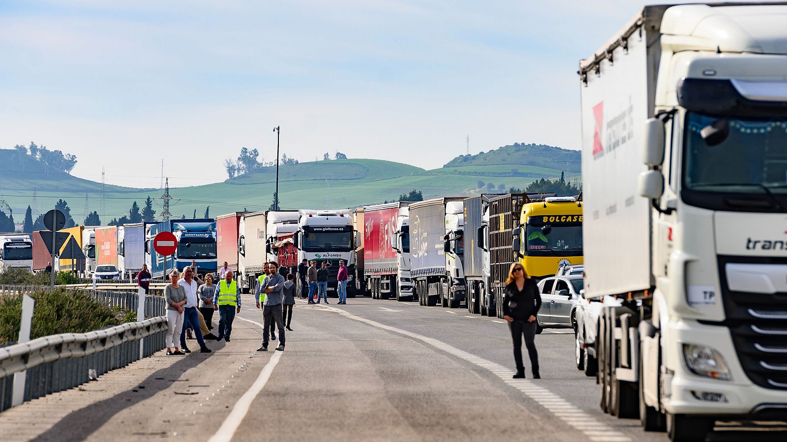 Los agricultores redoblan sus protestas en el noveno día de huelga