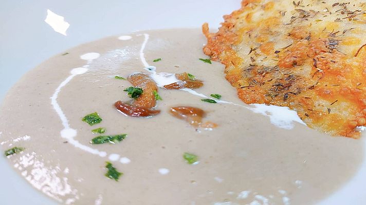 Saber vivir - Receta de crema suave de setas con crujiente de quesos