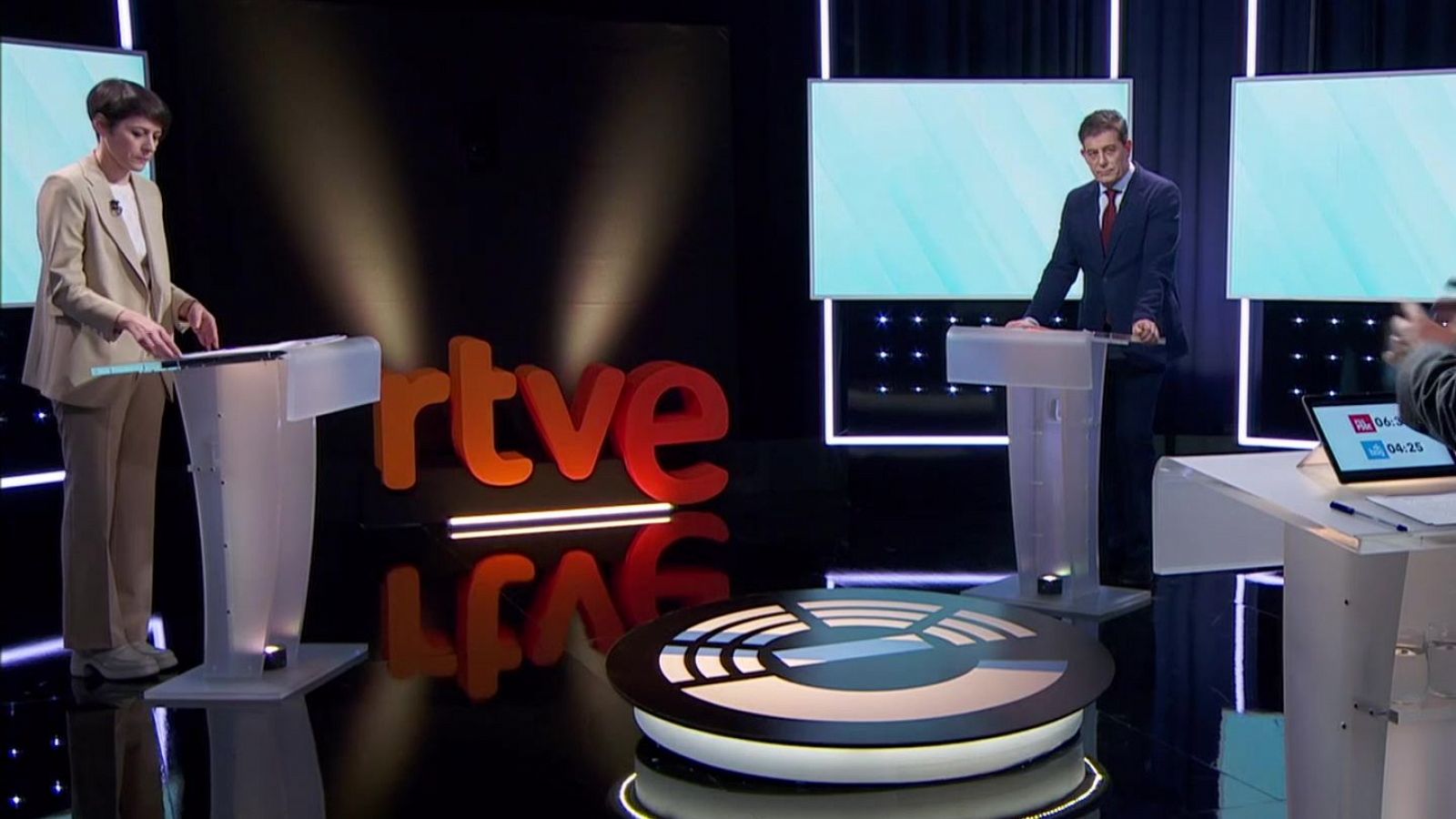 Besteiro inicia el debate en RTVE criticando a Rueda por no acudir