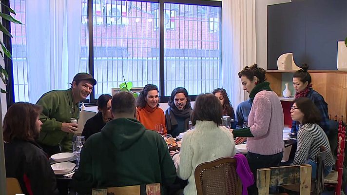 Telediario 2 - Artistas palestinos visitan España: denuncian que les están robando su identidad