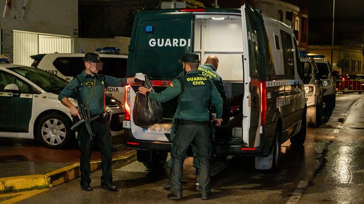 Telediario 1 - Vídeos, testigos y pintura roja en la narcolancha que mató a los guardias civiles: las claves del auto