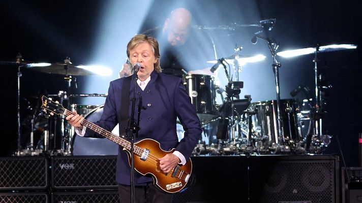 Telediario 1 - Encuentran el bajo con forma de violín que Paul McCartney perdió al salirse de los Beatles