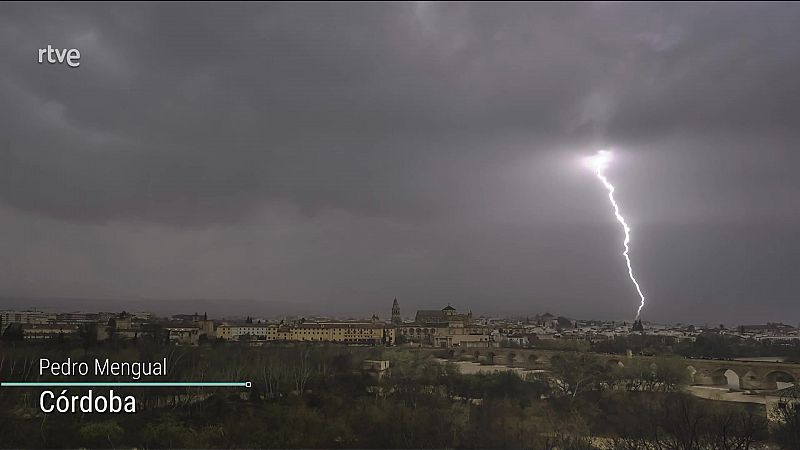 Intervalos de viento fuerte en Alborán, Ampurdán, Baleares y Canarias  - ver ahora