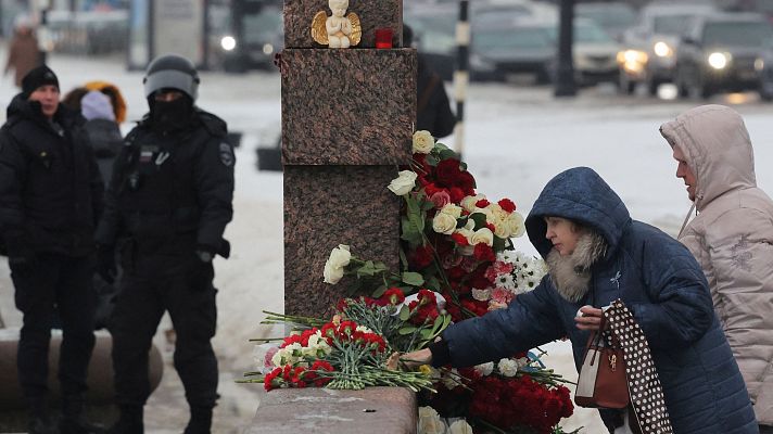 Rusia reprime los homenajes al opositor Navalni