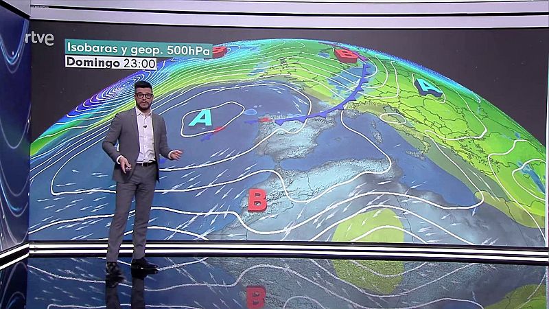 En el Cantábrico oriental, Pirineos, este de Cataluña y Baleares el día comenzará con cielos nubosos que podrían dejar alguna precipitación dispersa - ver ahora