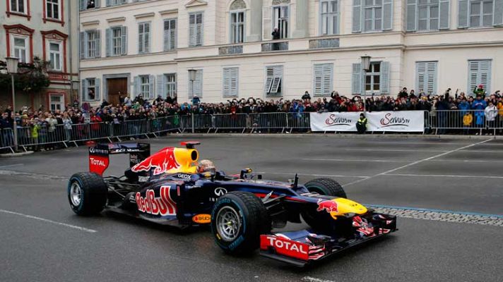 Telediario 1 - Baño de multitudes de Vettel