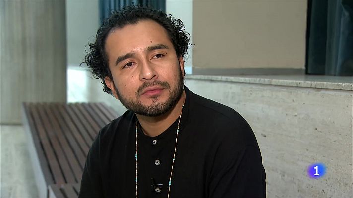 L'Informatiu - 'Solito', el drama de la immigració que narra Javier Zamora