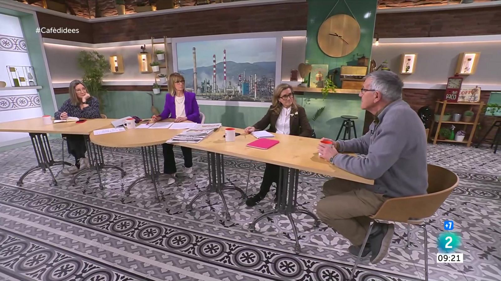 Gemma Nierga entrevista Salvador Illa. Parlem de la sequera i la gestió de l'aigua amb Narcís Prat. I descobrim l'obra 'Assange. El poder de la informació'