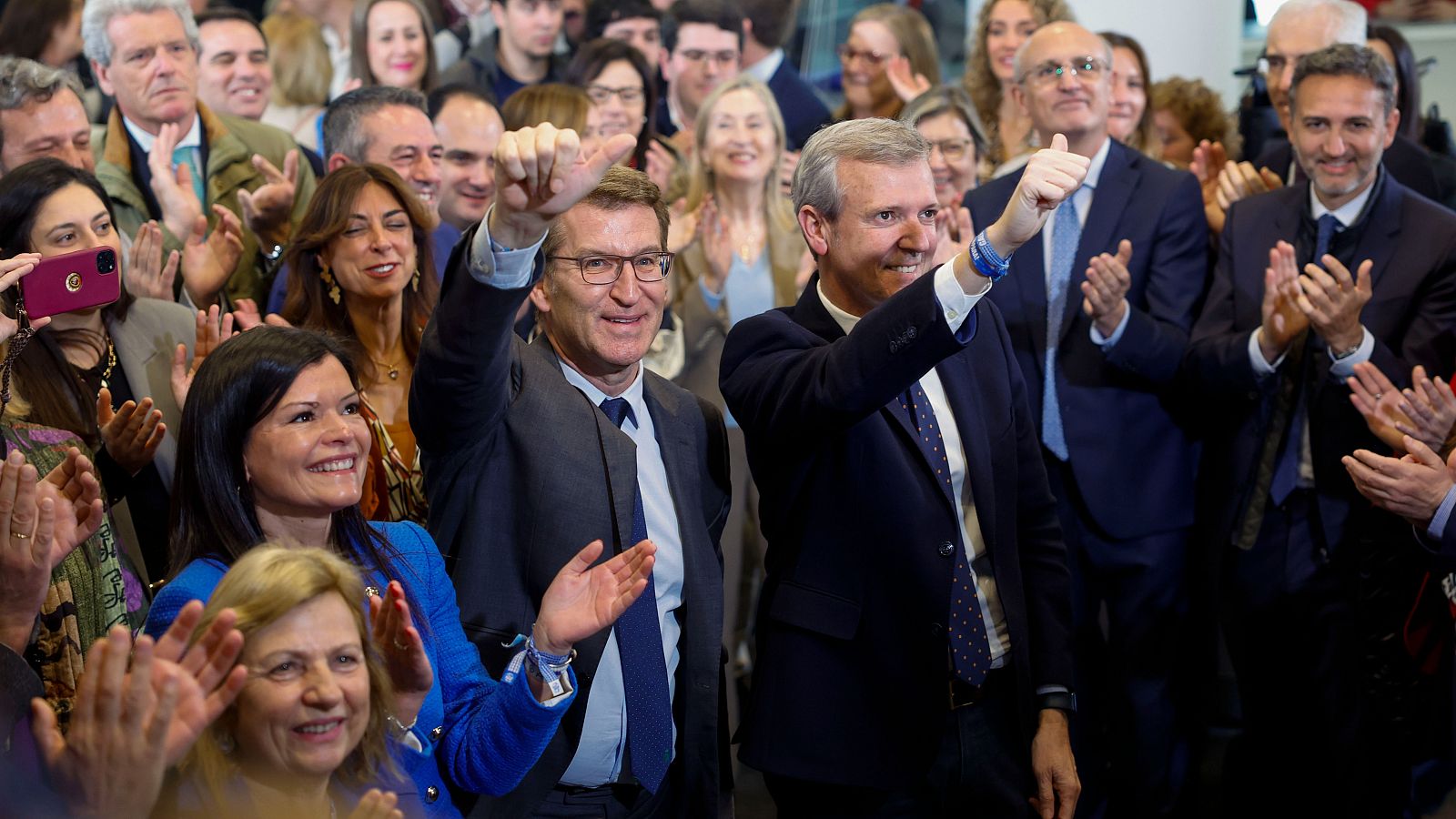 El PP cierra filas con Feijóo tras la mayoría absoluta en Galicia - Telediario 1 | Ver
