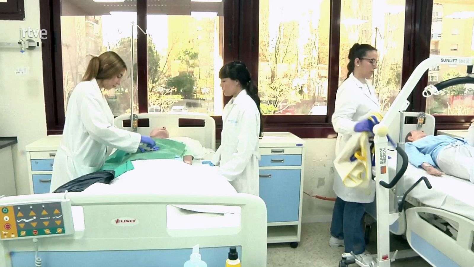 Las prácticas de los estudiantes ya cotizan a la Seguridad Social | Ver