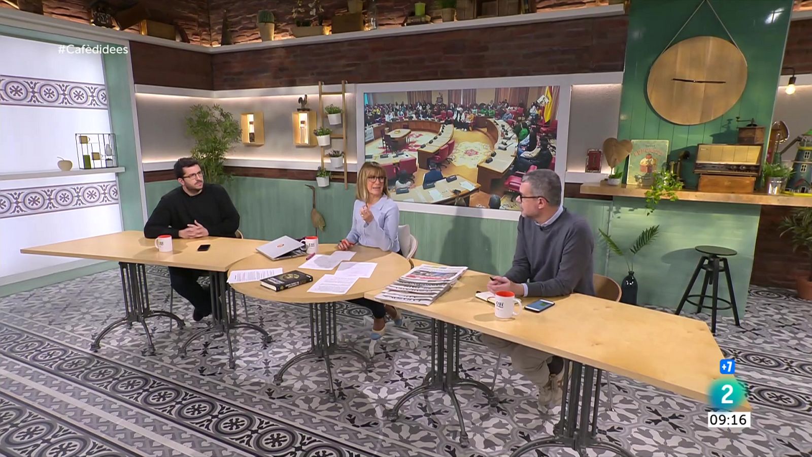 Gemma Nierga entrevista Xavier Trias. Juan Carlos Unzué ens parla de la llei de l'ELA. I Òscar Dalmau ens presenta l'exposició 'Núria Feliu al Palau (Robert)'