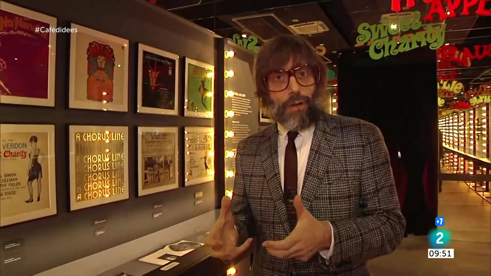 Òscar Dalmau presenta l'exposició 'Núria Feliu al Palau (Robert)' - Cafè d'idees | Veure