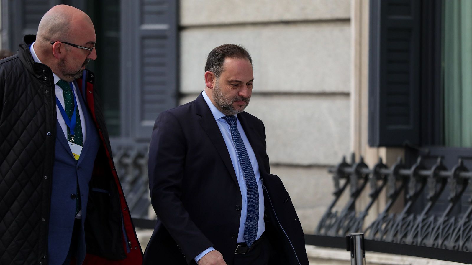 Detenido un asesor de Ábalos por presunta corrupción en la compra de mascarillas | Ver