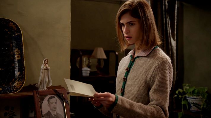 Salón de té La Moderna - Marta descubre que Antonia está a punto de perder su casa