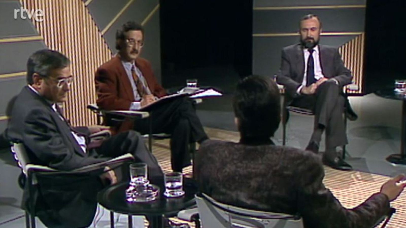 Arxiu TVE Catalunya - El mirall - 23-F: una dècada d'enigmes | Veure