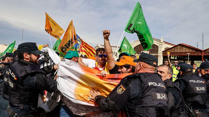 Tercera semana de protestas del campo con cargas policiales en Algeciras y Valencia