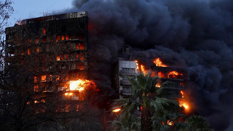 El edificio incendiado en Valencia estaba revestido de poliuretano