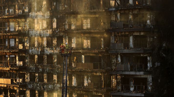 Por qué prendió tan rápido el edificio incendiado en Valencia