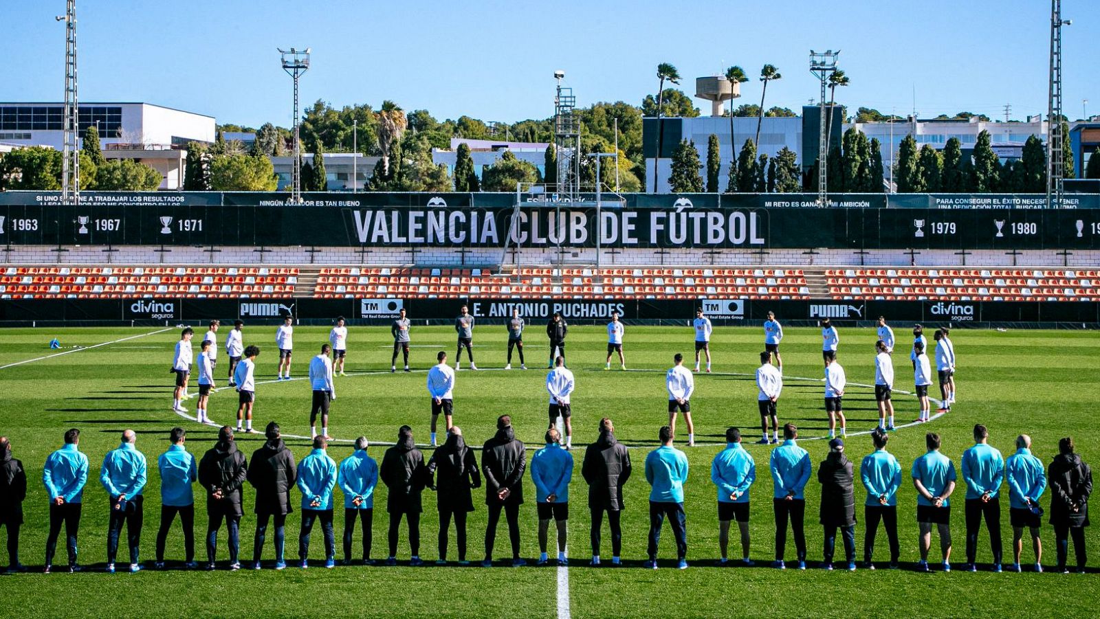 Valencia y Levante guardan un minuto de silencio