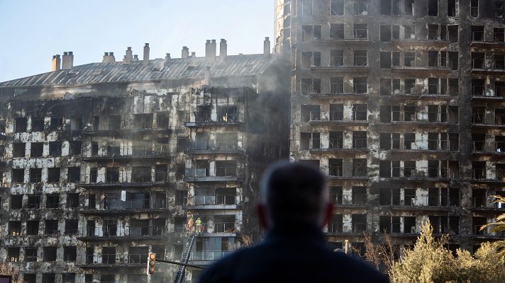 Telediario 1 - Julián, el conserje del edificio siniestrado: el "pequeño gran héroe" en el incendio de Valencia