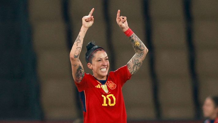 UEFA Nations League - Jenni Hermoso marea a la defensa de Países Bajos para hacer el primer gol