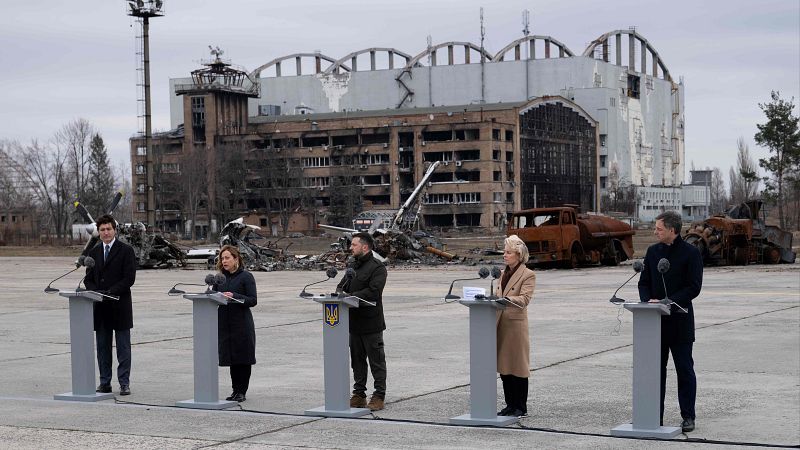 La presidenta de la CE y los primeros ministros de Canadá, Italia y Bélgica viajan a Kiev | Ver