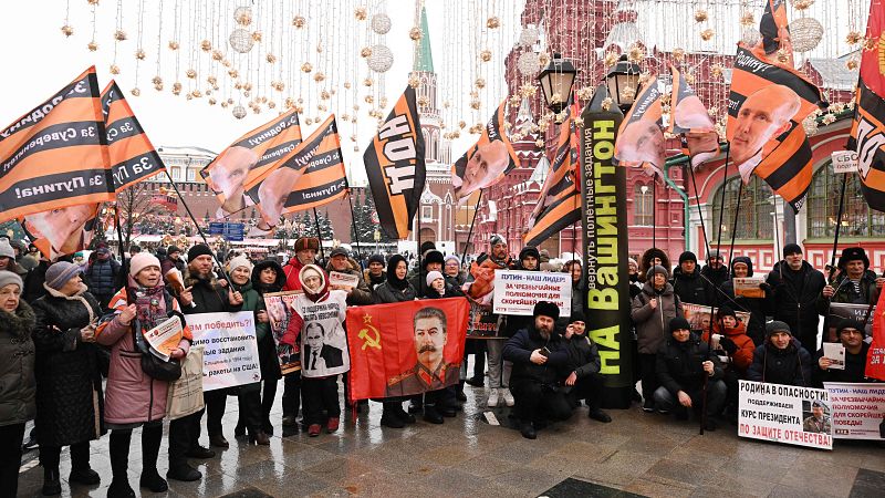 Guerra en Ucrania | Putin mantiene el apoyo de los rusos - Telediario Fin de Semana | Ver