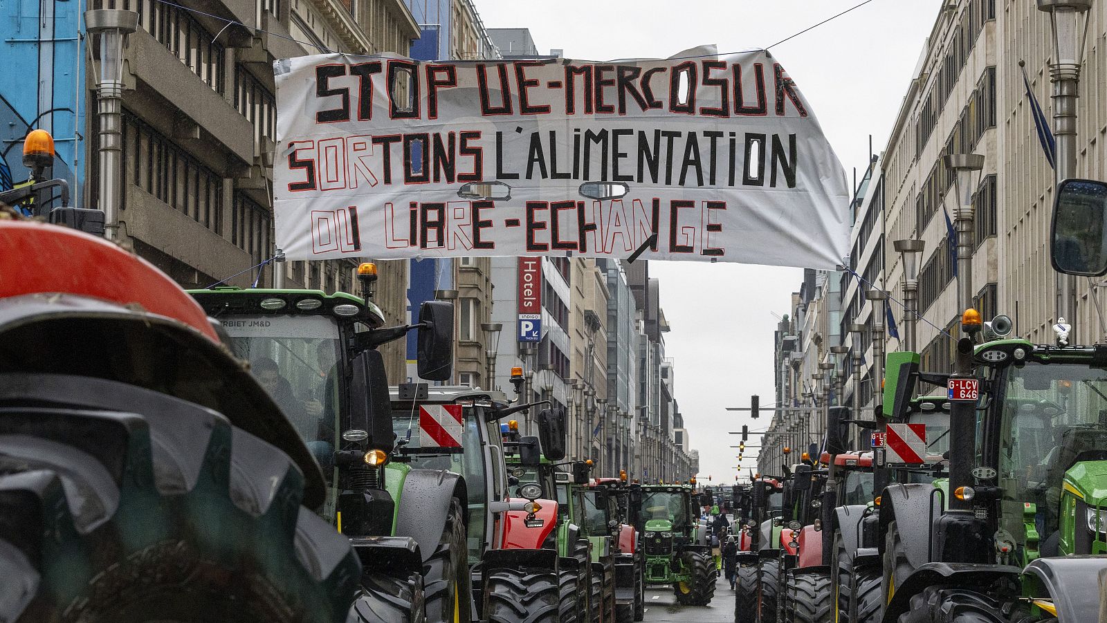 Mil tractores toman Bruselas en una nueva jornada de protesta