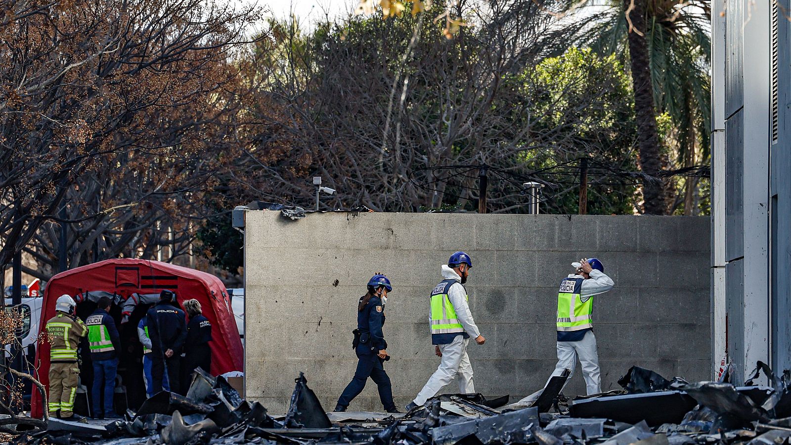 La policía baraja un cortocircuito en una vivienda como hipótesis del inicio del incendio de Valencia