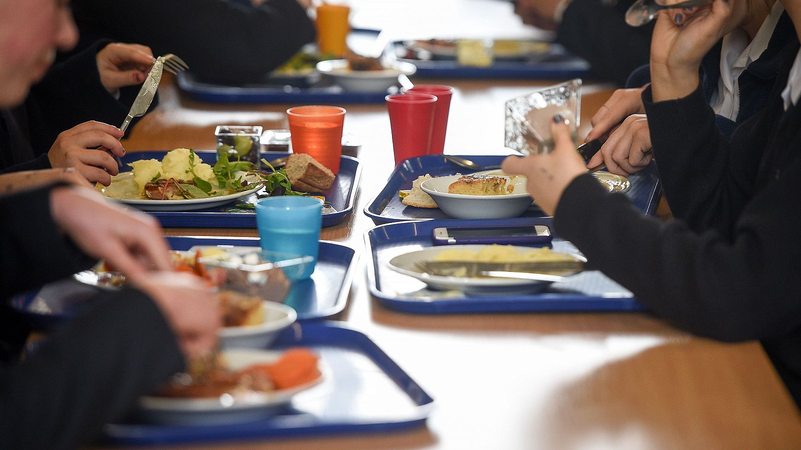 ¿Qué comen los alumnos en los comedores de los colegios?