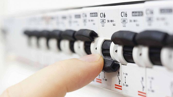 Telediario 1 - El IVA de la luz subirá al 21% desde este viernes