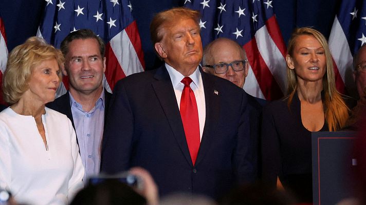 Telediario 1 - Broadway parodia en unas primarias los procesos penales de Trump