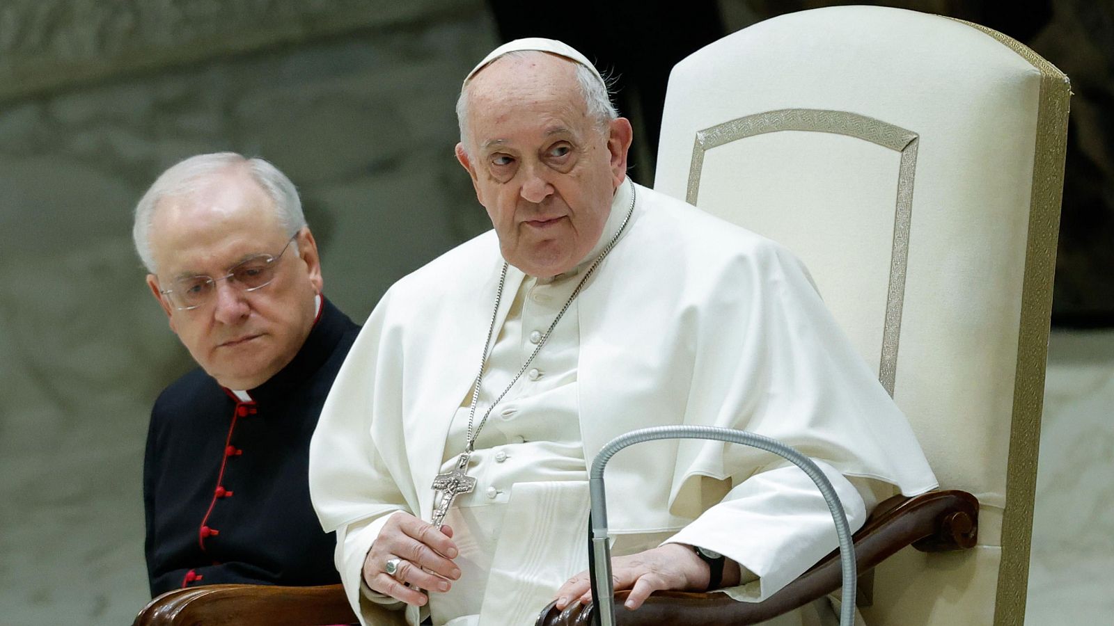 Varios sacerdotes piden rezar para que el Papa "vaya al cielo cuanto antes"