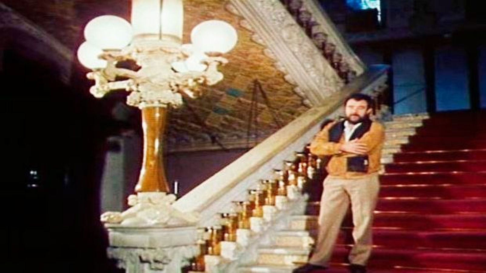 Vives Fierro pinta el Palau de la Música - D'ací d'allà - Arxiu - D'ací d'allà | Veure