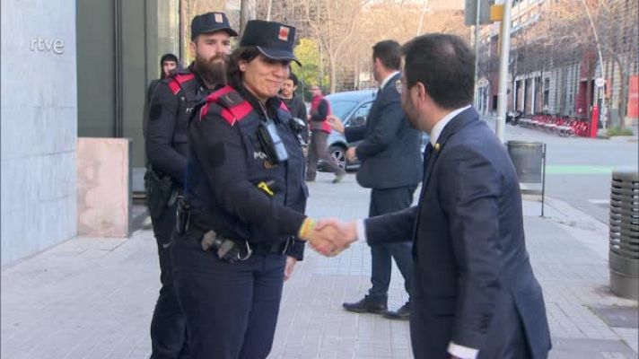 L'Informatiu - Aragonès reclama als comuns que desvinculin el Hard Rock dels Pressupostos