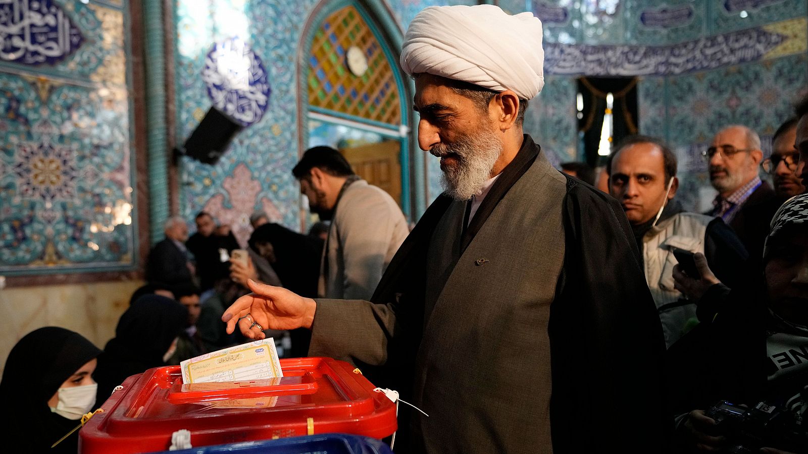 Irán celebra las primeras elecciones tras las protestas masivas