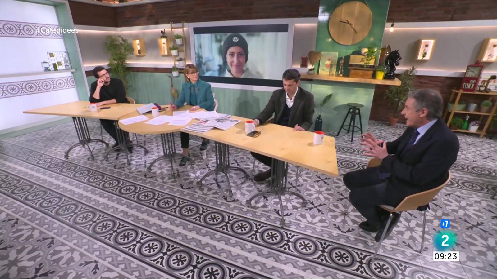 Gemma Nierga entrevista la ministra Sira Rego. Sandra Tapia ens presenta el film 'Robot Dreams'. I descobrim el rècord que vol batre 'Cap Butaca Buida'