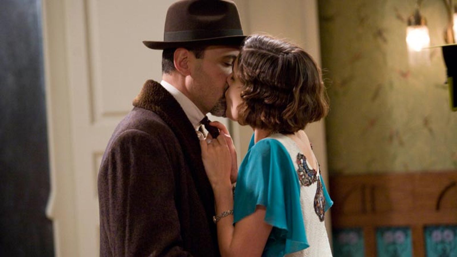 El marqués anuncia su compromiso con Victoria - La Señora | Ver