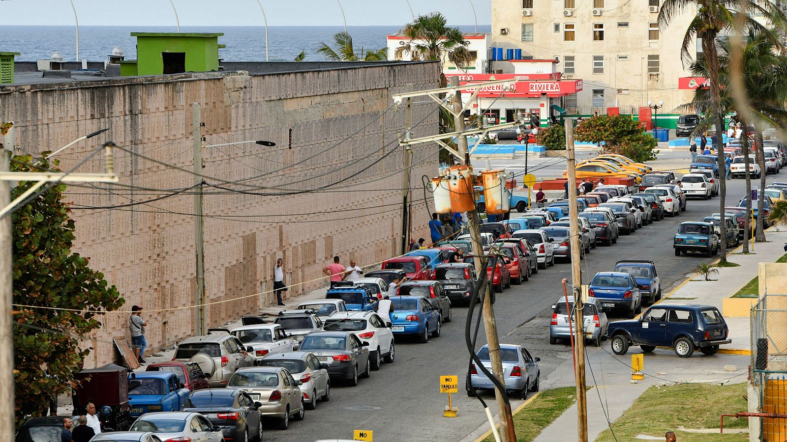 El plan cubano para impulsar la economía genera largas colas