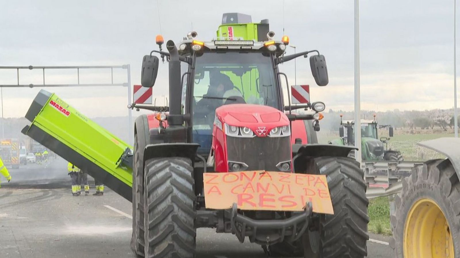 Punt final a l'últim tall de carretera dels pagesos - L'Informatiu | Veure